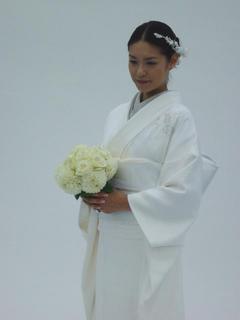 「あけましたらおめでとう！加藤紀子、パリコレ演出家と元日婚」